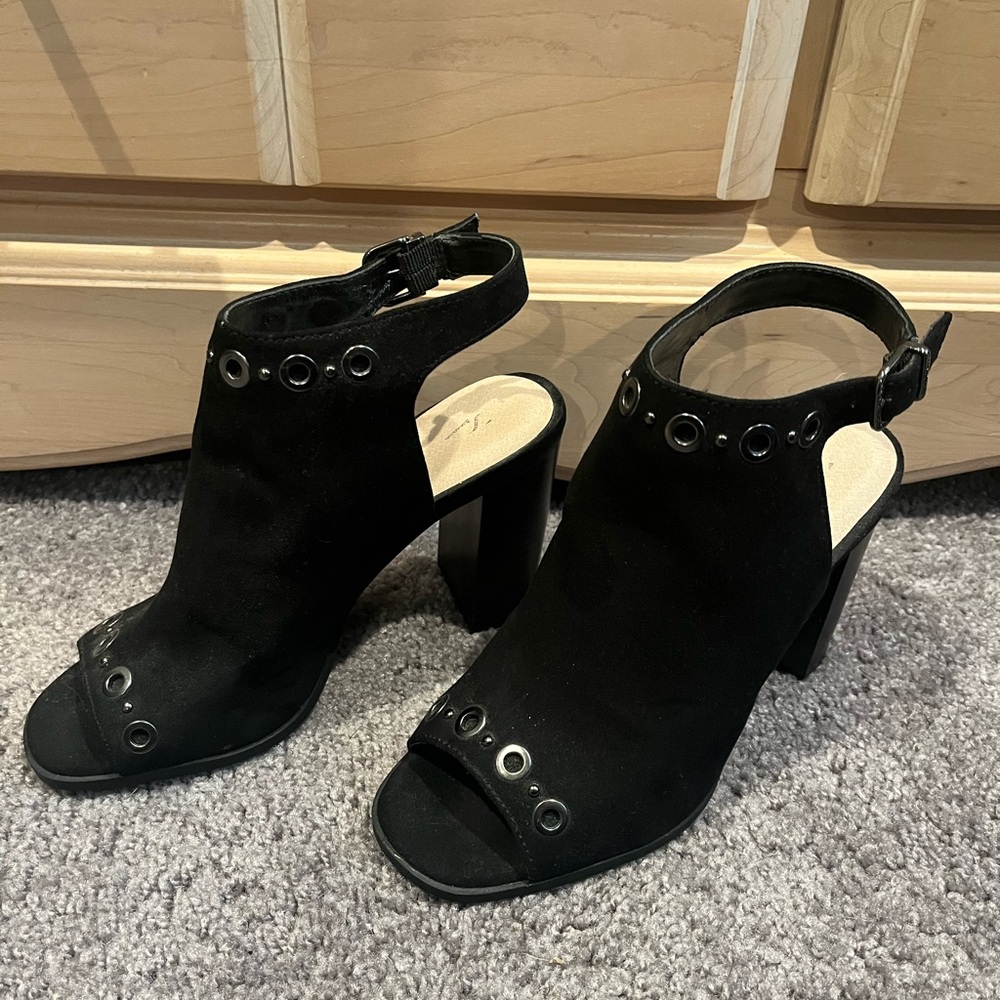 Simply Vera Black Peep Toe Heels